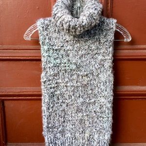 BCBG GREY/WHITE SWEATER VEST-SIZE-XS